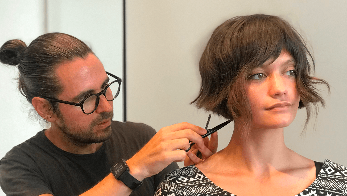 Gianni cutting a model's hair